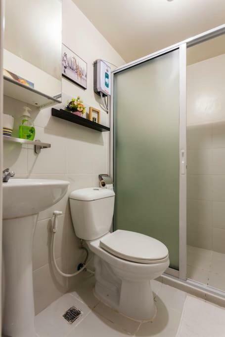 Jen'S Paranaque City Apartment Манила Экстерьер фото